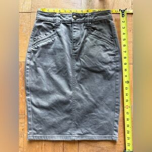 H&M knee length denim jean pencil skirt pockets zip closure SZ 2 Pistachio Green